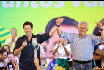 Daniel e Caiado reúnem 61 prefeitos e 4 mil pessoas em Uruaçu